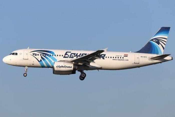Expertos franceses detectan rastros de TNT en restos del avión de Egyptair