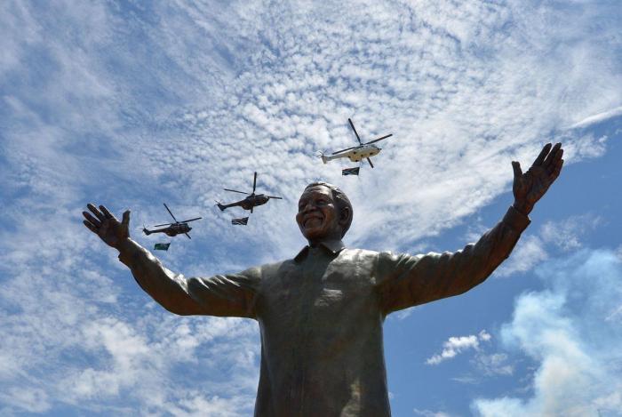 Una estatua de nueve metros como homenaje a Mandela (FOTOS, VÍDEO)