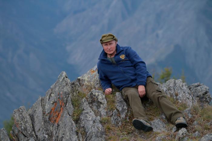 Putin cumple 67 años y lo celebra con un posado en Siberia
