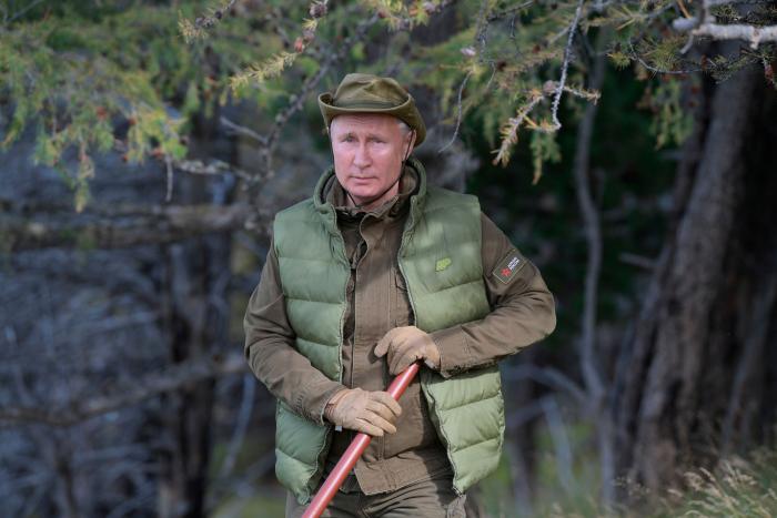 Putin cumple 67 años y lo celebra con un posado en Siberia