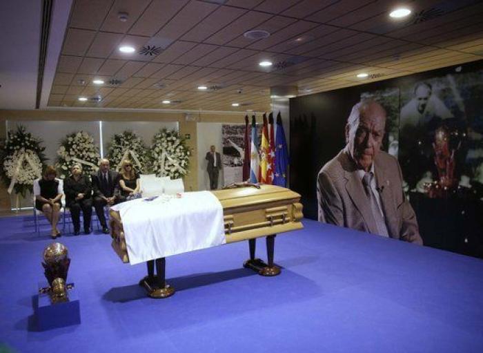 Muerte de Alfredo Di Stéfano: Miles de personas acuden a visitar su capilla ardiente (FOTOS)