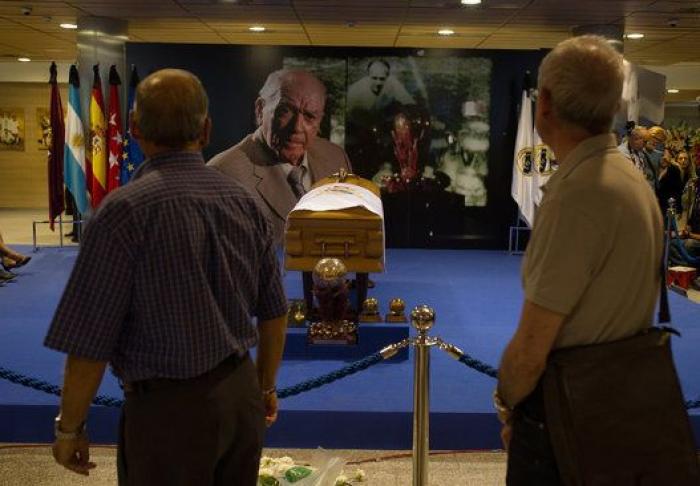 Muerte de Alfredo Di Stéfano: Miles de personas acuden a visitar su capilla ardiente (FOTOS)