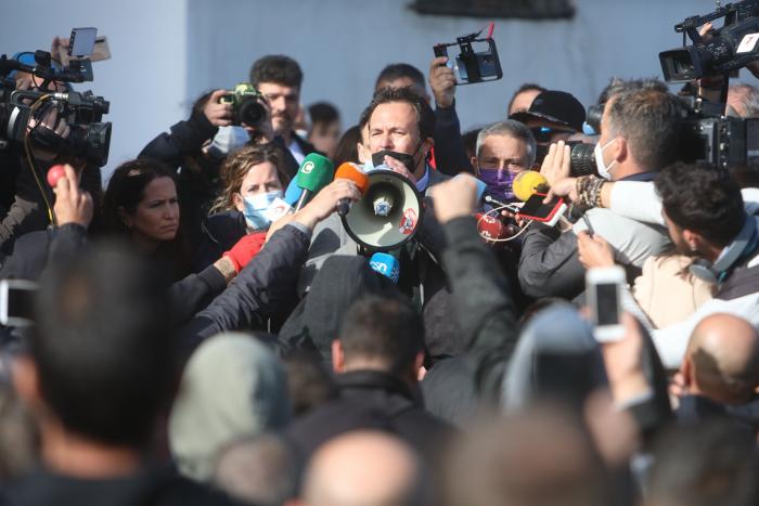 El alcalde de Cádiz pagará "voluntariamente" una multa tras incumplir las normas en una terraza