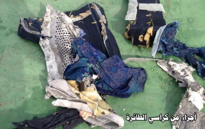 Fuerzas navales egipcias buscan cuerpos y más restos del avión siniestrado