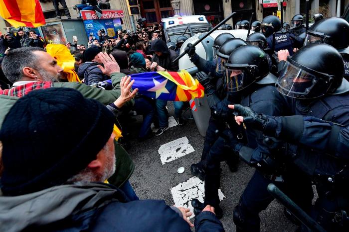 La Fiscalía investiga a los cuatro acompañantes de Puigdemont al ser detenido