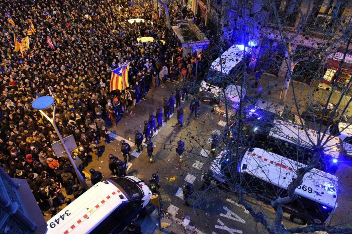 La Fiscalía investiga a los cuatro acompañantes de Puigdemont al ser detenido