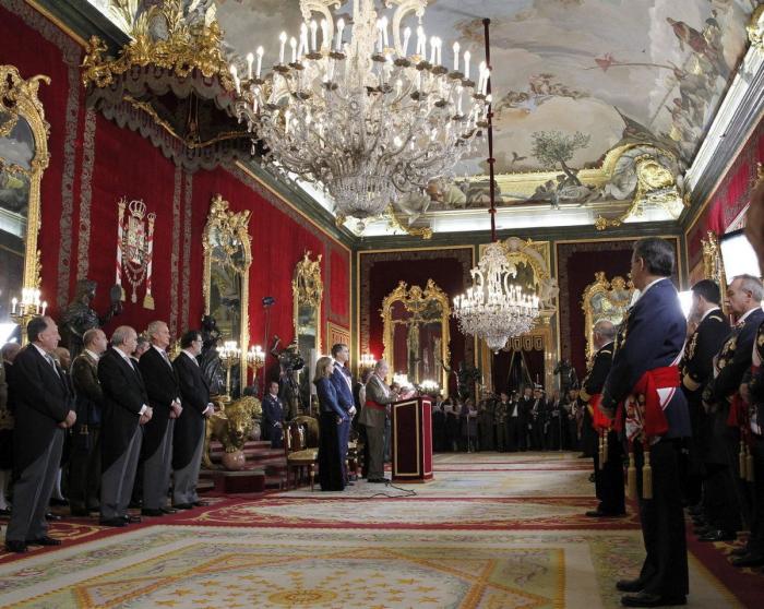 La foto del 'reencuentro' entre Sánchez y el rey tras el anuncio de renovación de la Corona