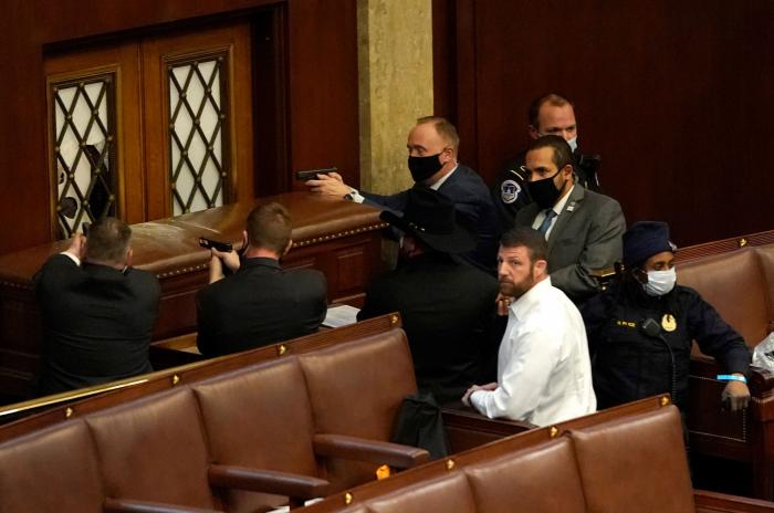 Biden critica la actitud de Trump durante el asalto al Capitolio: "Le faltó coraje"