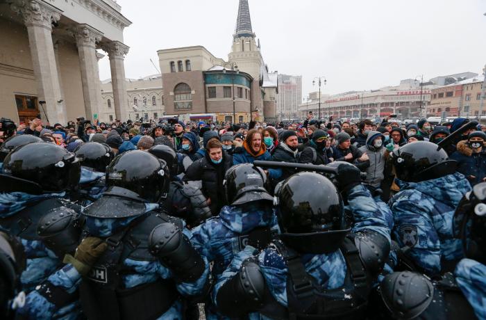 Rusia aumenta la represión y arresta a varios disidentes políticos