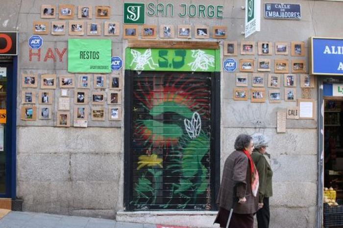 Lanzan objetos a Ignacio Aguado (C's) en un acto contra la okupación en Lavapiés (Madrid)