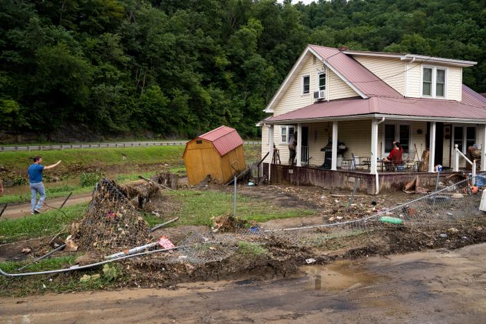 Al menos 28 muertos por las inundaciones en Kentucky, una cifra que "podría potencialmente duplicarse"