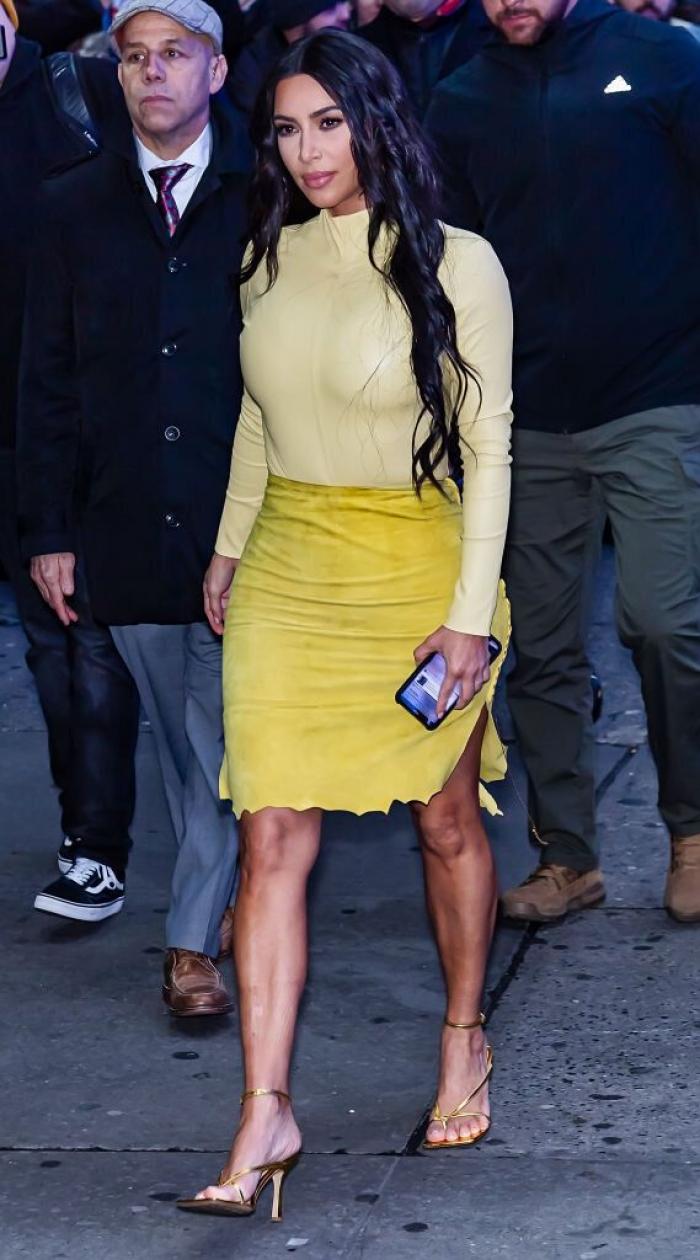 Kourtney Kardashian rompe moldes con su corsé minifaldero de novia