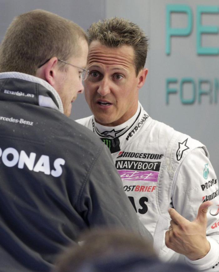 El abogado de la familia Schumacher asegura que el expiloto "no puede caminar"