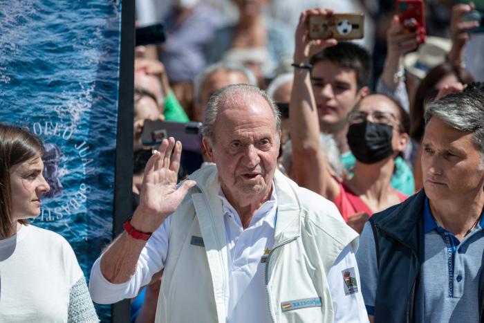 Juan Carlos I, ante los periodistas: "Explicaciones, ¿de qué? Jajaja"