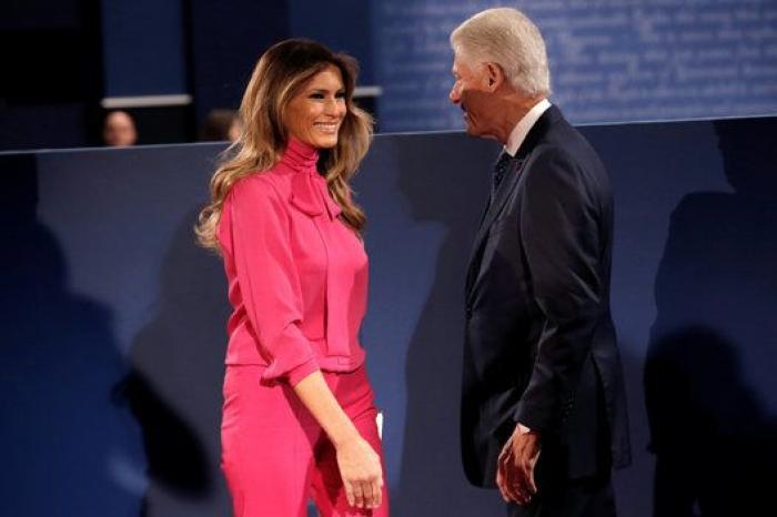 Melania Trump llevó al debate una blusa con un nombre LOCO