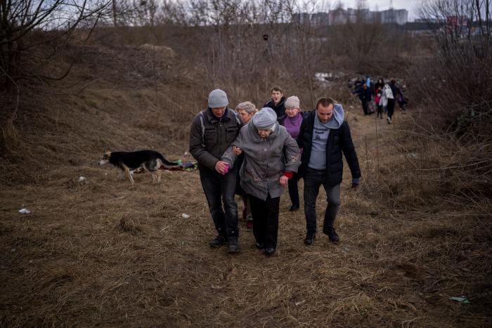Las 'babushkas', las abuelas ucranianas desplazadas por la guerra con pensiones de miseria