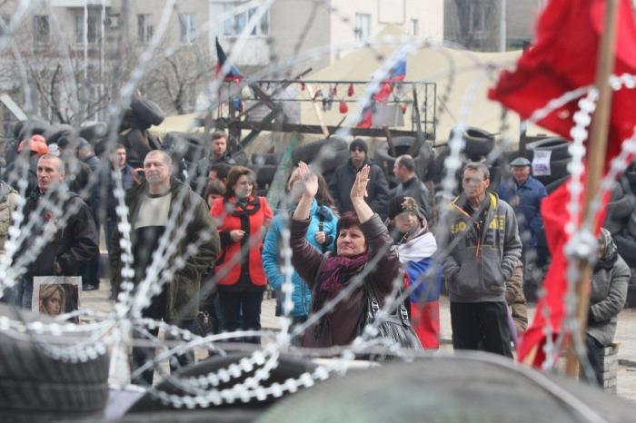 Los separatistas prorrusos del este de Ucrania continúan la ocupación de edificios gubernamentales