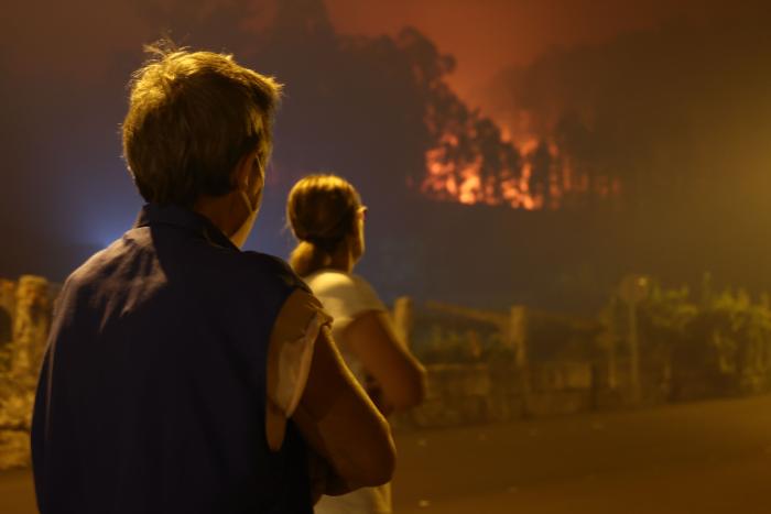 Situación "crítica" del incendio de Añón del Moncayo (Zaragoza) tras el desalojo de más de 1.500 vecinos