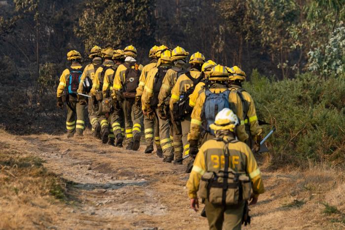 Las llamas sin control en la Comunidad Valenciana dejan al menos 12 heridos y más de 11.000 hectáreas arrasadas
