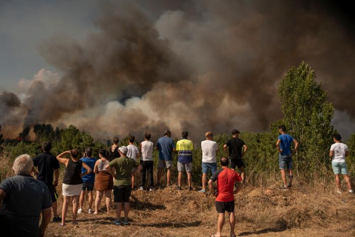 Situación "crítica" del incendio de Añón del Moncayo (Zaragoza) tras el desalojo de más de 1.500 vecinos