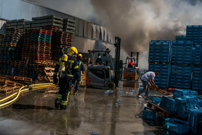 Descontrolado el incendio en el campo militar de El Teleno (León)