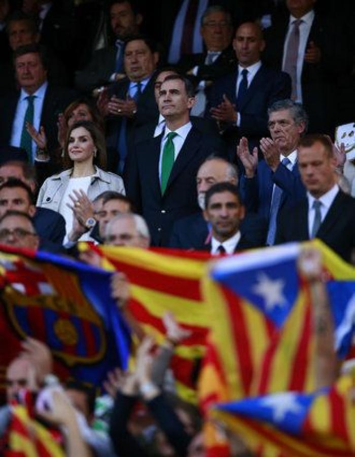La televisión pública valenciana "corta" la emisión del acto del 9 d'Octubre al sonar el himno de España