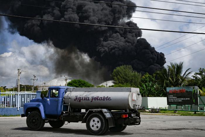 Un muerto, 122 heridos y 15 desaparecidos: el grave incendio industrial en Cuba aún sin control