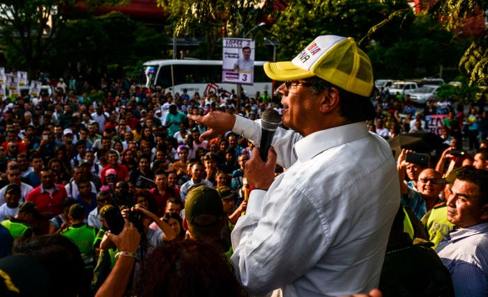 El Gobierno colombiano confirma que el ELN, disidencias de las FARC y otros grupos quieren negociar la paz