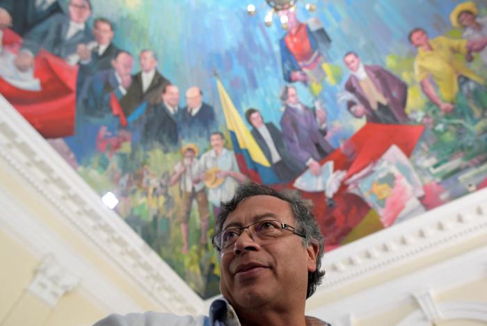 El Gobierno colombiano confirma que el ELN, disidencias de las FARC y otros grupos quieren negociar la paz