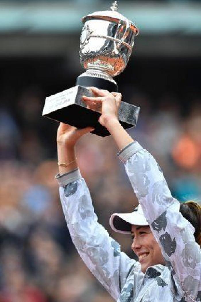 La felicidad irrefrenable de Garbiñe Muguruza tras vencer en Roland Garros (FOTOS)