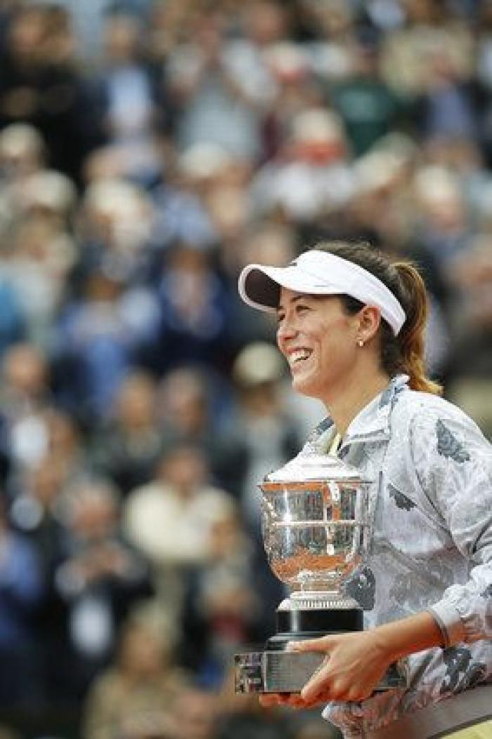 La felicidad irrefrenable de Garbiñe Muguruza tras vencer en Roland Garros (FOTOS)