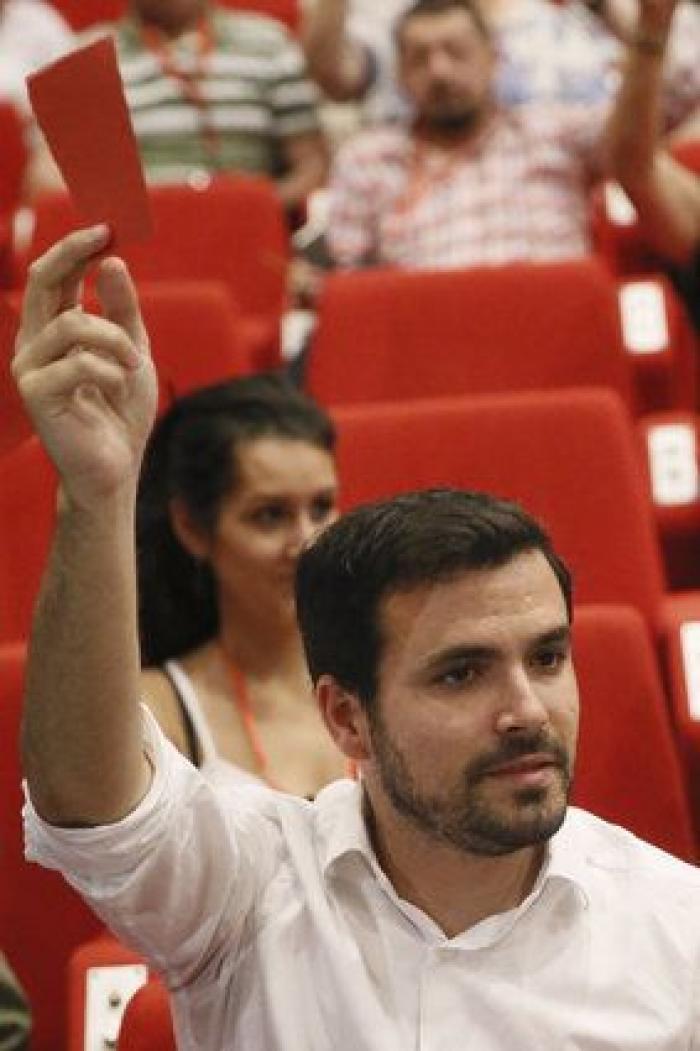 Alberto Garzón está sorprendido por el "juego de trileros" entre PSOE, PP y Ciudadanos