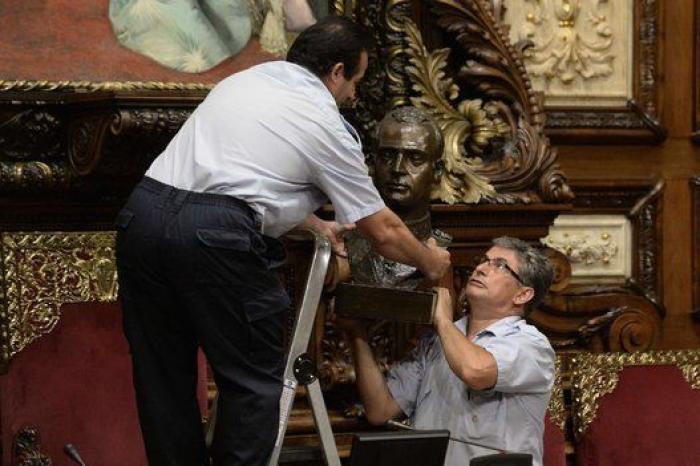 Polémica por la retirada del busto del rey Juan Carlos en el Ayuntamiento de Barcelona