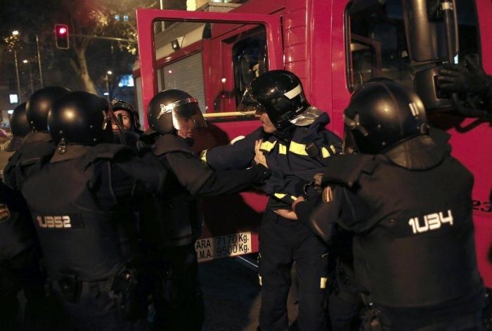 Policías contra bomberos: "Hay que acabar de una vez con esta situación"