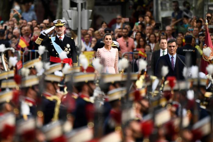 Pitos a Pedro Sánchez a su llegada al desfile militar del 12 de octubre