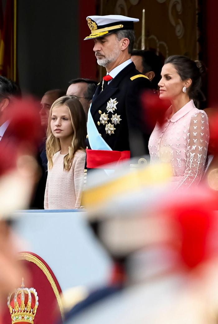 Unanimidad sobre el vestido elegido por la reina Letizia para el desfile de la Hispanidad