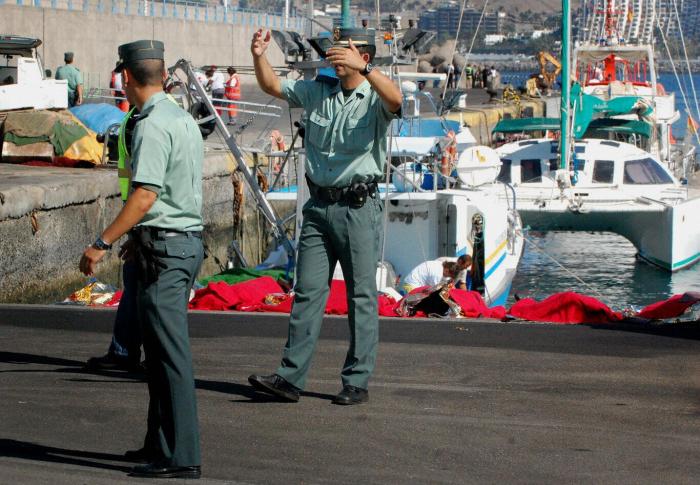 Dramático rescate en Lanzarote: ocho muertos al volcar una patera casi en la orilla