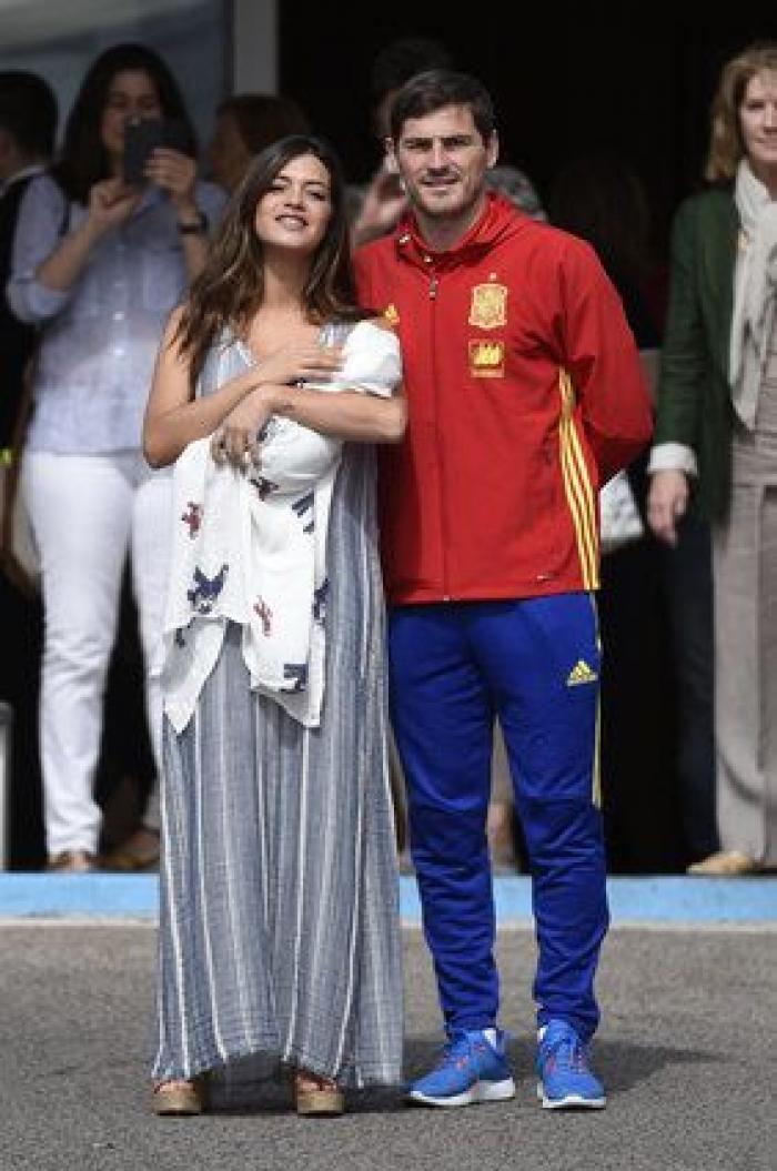 Lucas, hijo de Iker Casillas y Sara Carbonero, sale del hospital: primera foto pública con sus padres