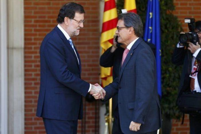 "¡Visca Espanya!": Interrumpen a Artur Mas mientras relata su reunión con Rajoy (VÍDEO)