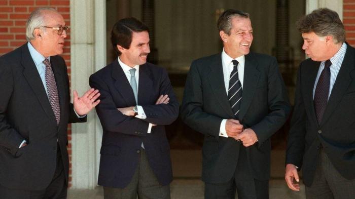Las reacciones al fallecimiento "inminente" de Suárez: "España le debe mucho", "modélico"...