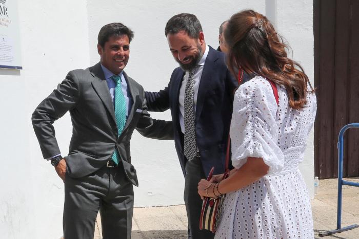 Abascal asegura que Sánchez preside 