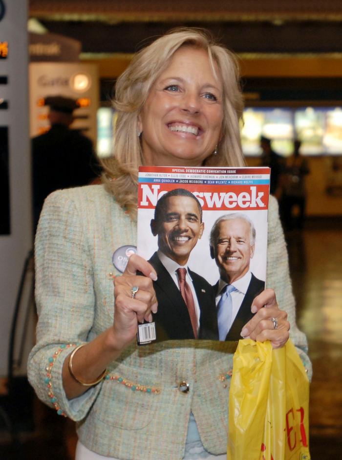 El gesto de Joe Biden con su mujer que da la vuelta al mundo: la clave está en el suelo
