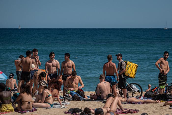 Cataluña no aplicará la ley de la mascarilla en la playa "por lógica pura"