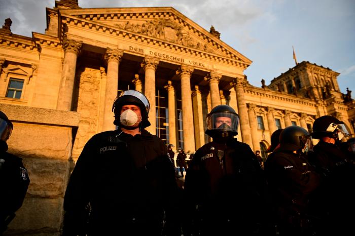 Así trataron 200 nazis de asaltar el Reichstag, la sede del Parlamento alemán