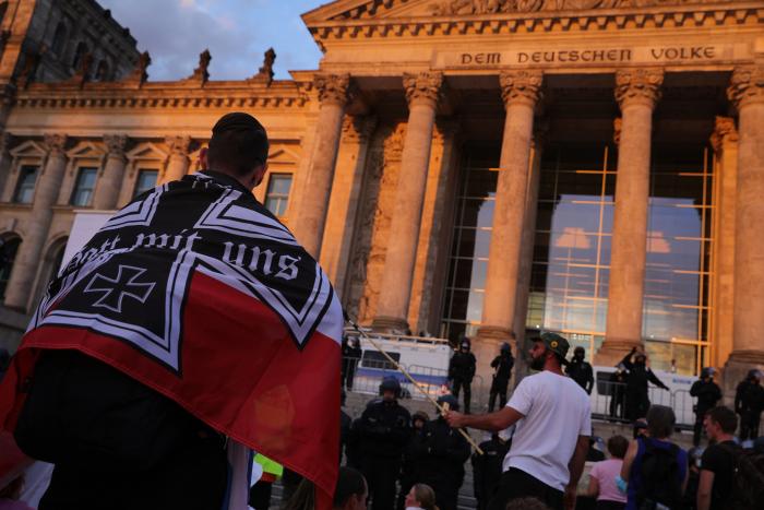 Detenidos 50 neonazis en Alemania que pretendían atacar a los migrantes en la frontera con Polonia