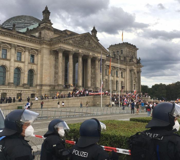 Así trataron 200 nazis de asaltar el Reichstag, la sede del Parlamento alemán