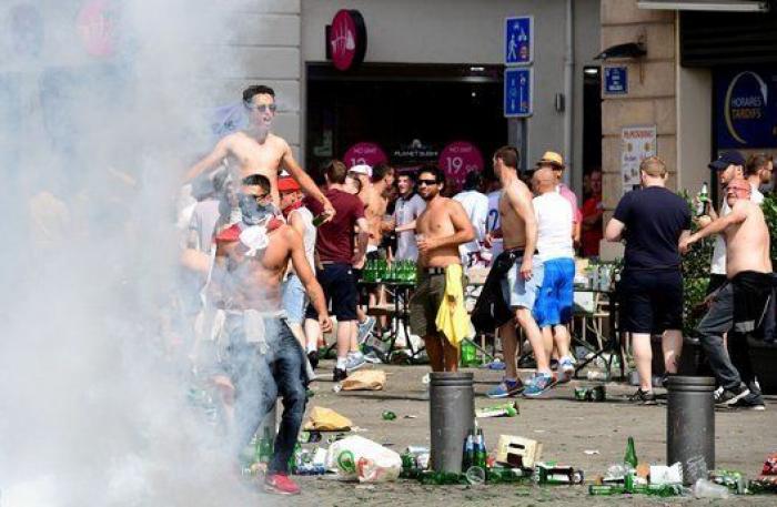 Nuevos enfrentamientos entre 'hooligans' ingleses y rusos y Policía en Marsella (FOTOS)