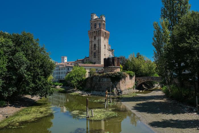 La hidroeléctrica de Rialb (Lleida) para su actividad por falta de agua por primera vez desde 2009