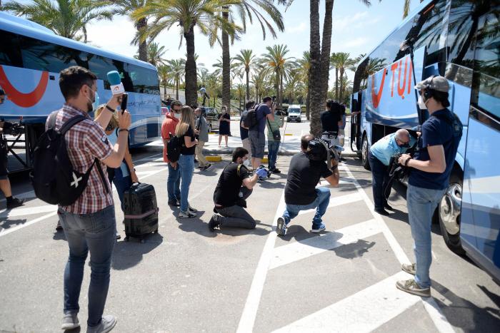 España abre sus puertas a los turistas y a los contagios