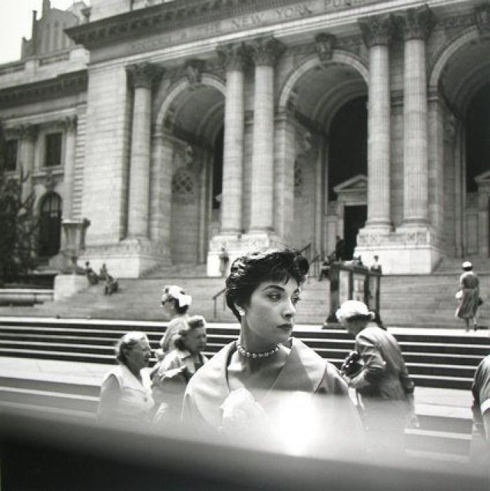 El trabajo de Vivian Maier, la Mary Poppins fotógrafa, llega a Madrid